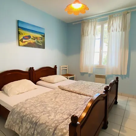 Individuelle De Plain Pied, A 300m Du Marche, Et 500m De La Plage, فيلة