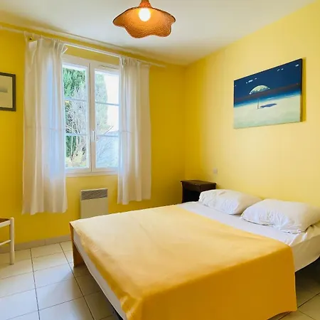 Individuelle De Plain Pied, A 300m Du Marche, Et 500m De La Plage, * لو بوا بلاج أو ر