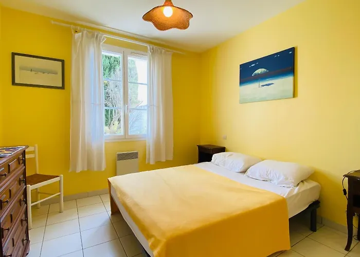 Individuelle De Plain Pied, A 300m Du Marche, Et 500m De La Plage, * Le Bois-Plage-en-Ré